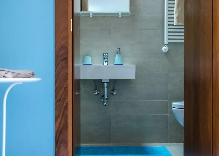Azzurro Two Bathrooms *