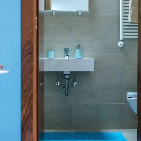 Azzurro Two Bathrooms *